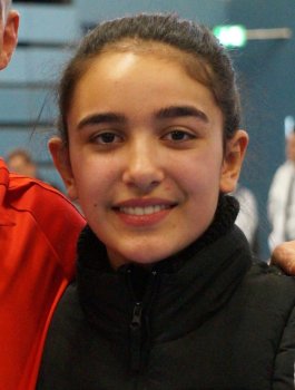 Porträtbild Selina Öztürk