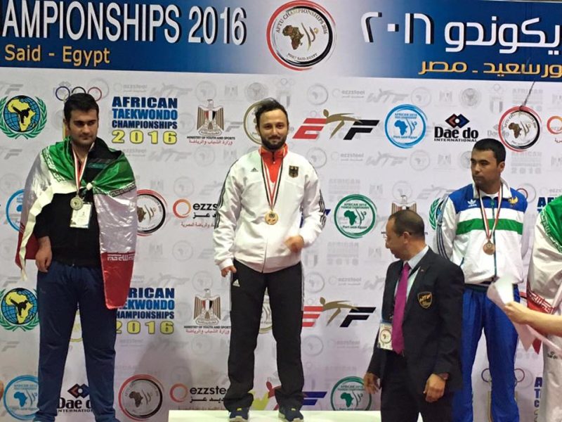 Europameisterschaft 2016 Montreux - Hasim Celik bei der Siegerehrung der Afrikanischen Para-Taekwondo-Meisterschaft