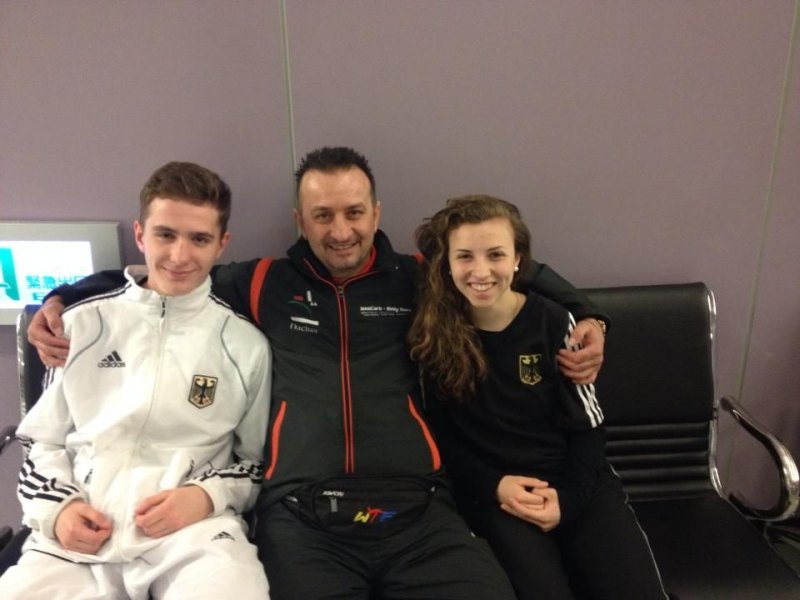 Jugend-(U18)-Weltmeisterschaft 2014 in Taipeh - Andreas Tausch und Nicole Ohlmann mit ihrem Heimtrainer Demirhan Aydin