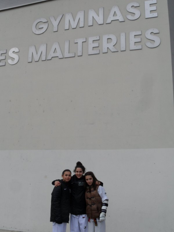 Open International d'Alsace 2014 in Schiltigheim - Sebil Kaya, Chamutal Castano und Melanie Felix vor der Wettkampfhalle