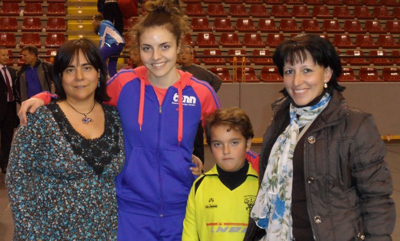 Vanessa Killisperger mit Familienangehörigen aus Córdoba