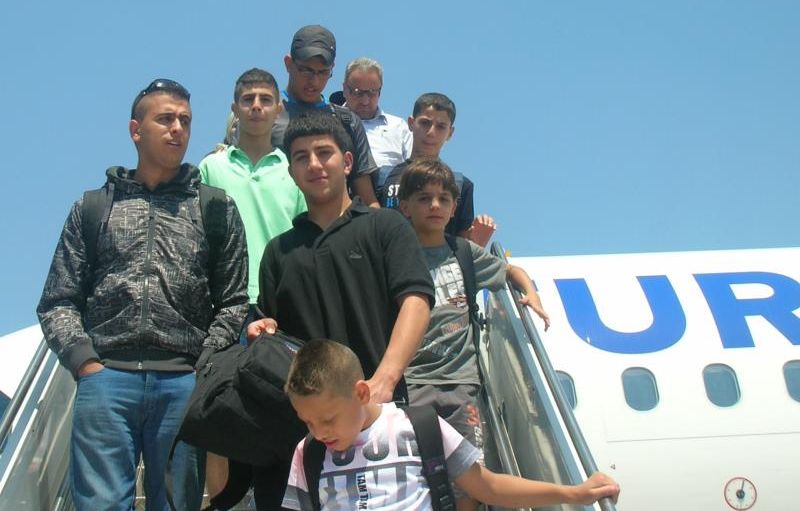 Team des Arab Sport Center aus Ostjerusalem nach der Landung