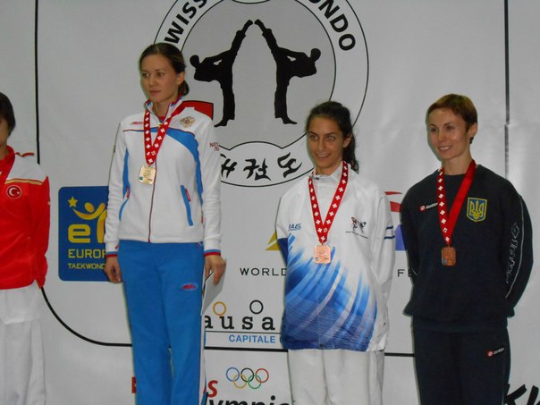 TKD Özer erfüllt ukrainischer Sportlerin den Traum von der Teilnahme an der Behinderten-WM - Yuliya Volkova bei der Siegerehrung der Swiss Open 2012