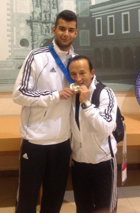 Tahir und Özer Gülec mit der WM-Goldmedaille